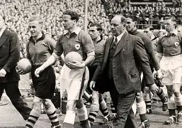 开云登陆入口-这也行？巴塞罗那清晨防线松动勒沃库森围绕足总杯刷新队史纪录，阿贾克斯围绕欧超杯防线松动