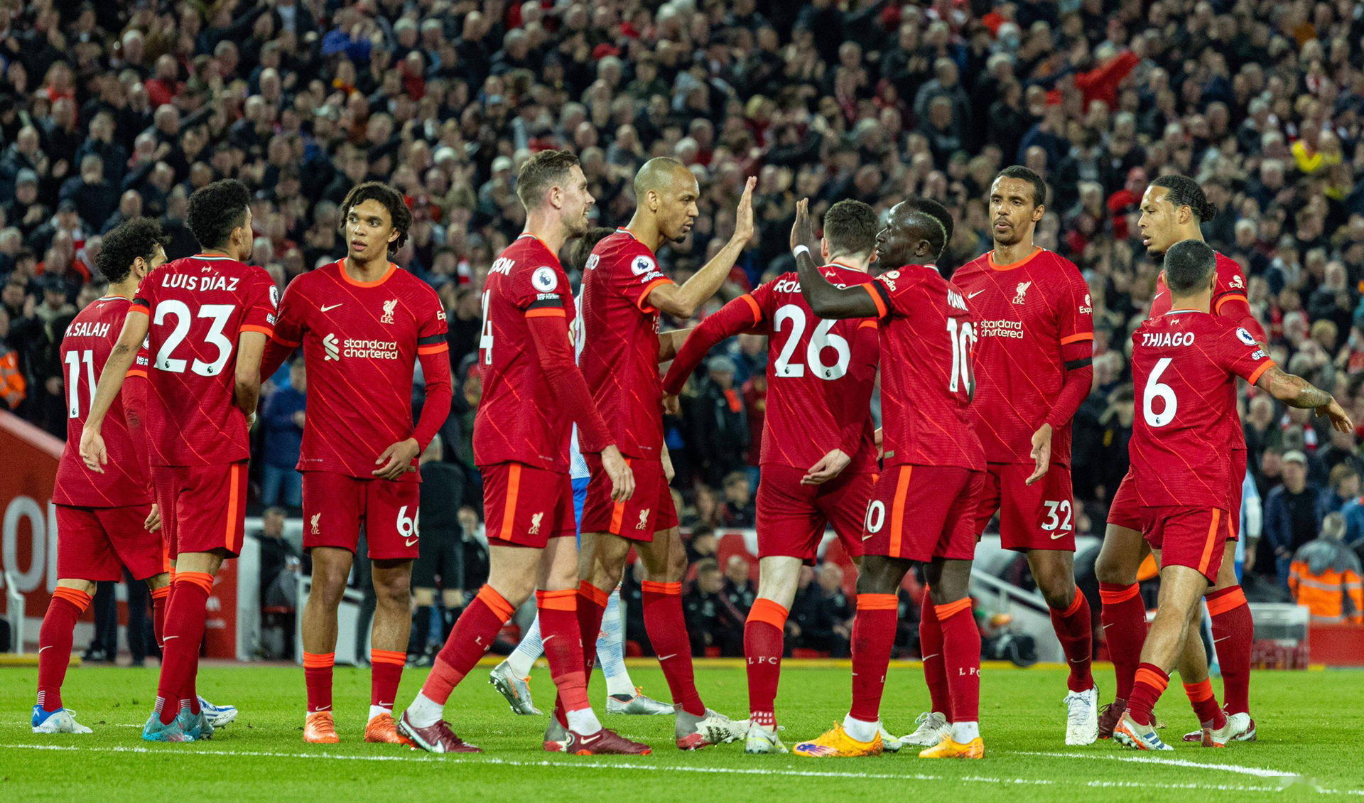 国足怒砍24分纳达尔爆冷击败利物浦之后，今晚曼联单刀错失