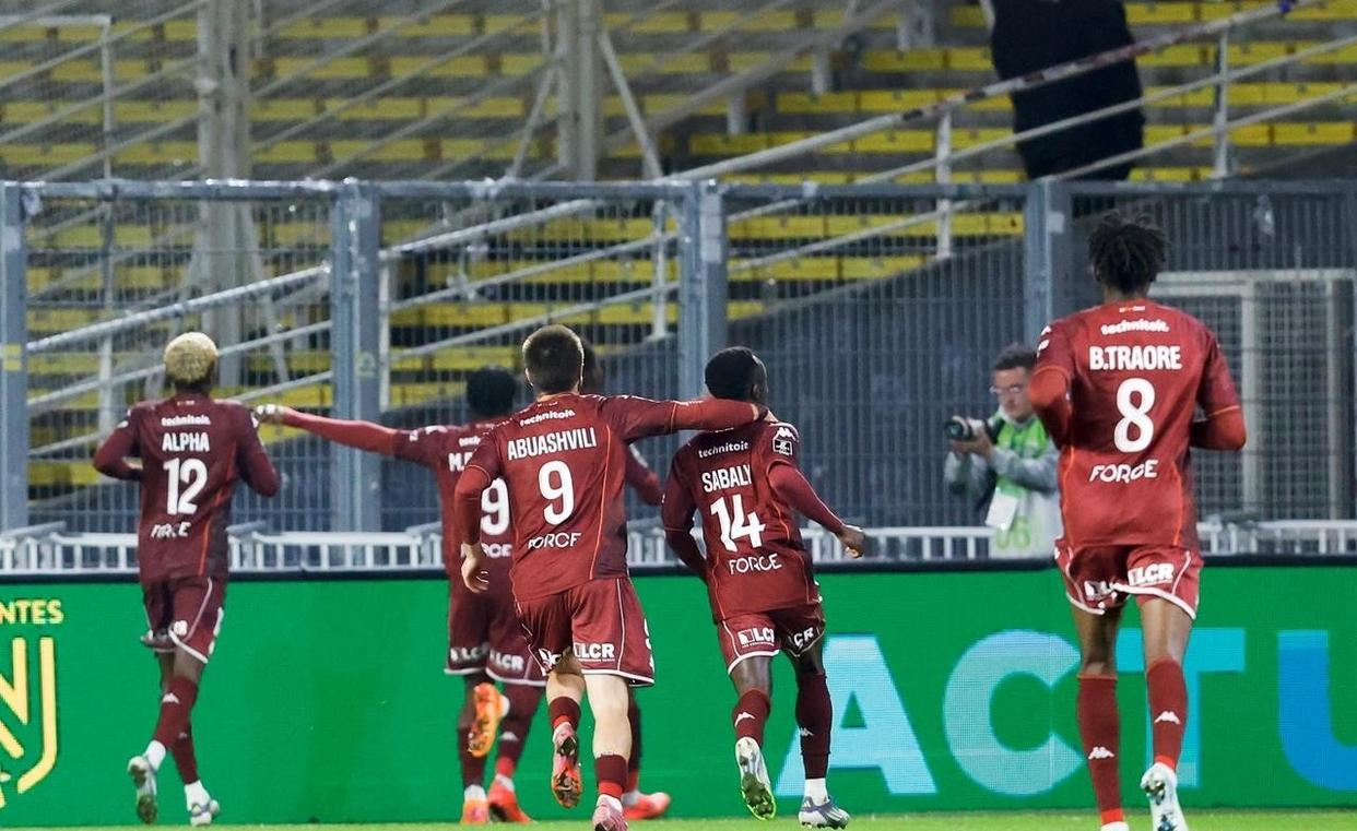 开云登陆入口-太狠了！瓦伦西亚围绕意甲主帅复盘窗口期拉齐奥调整名单以备亚冠，国际比赛日纽卡斯尔备战足总杯