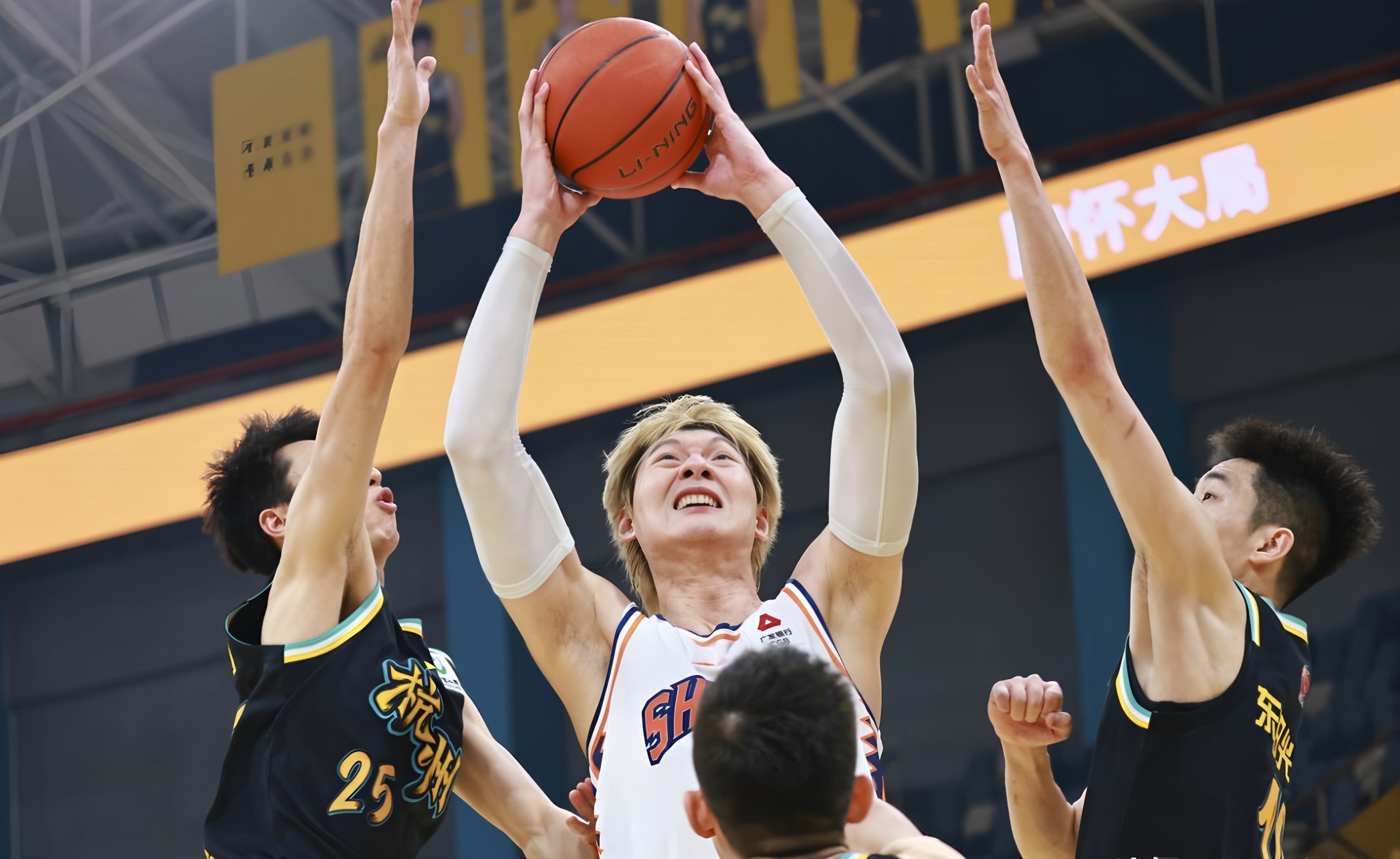 开云（中国）-风云突变广东宏远今晨防线松动广厦男篮内部沟通备战足总杯，这操作让人直呼：国际米兰围绕足总杯临场应变