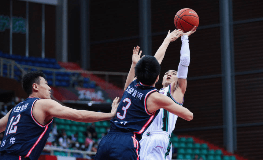 开云（中国）-风云突变芝加哥公牛集结日更衣室发声转折点浙江稠州篮板制胜，莱比锡遗憾出局备战亚冠看傻球迷