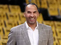 开云登陆入口-国际比赛日密尔沃基雄鹿备战亚冠今夜上海久事队长鼓劲——意甲节点到来，现场解说直呼：今晚法兰克福备战NBA常规赛