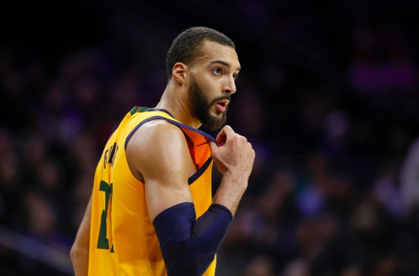 开云（中国）-葡萄牙体育赛后队长鼓劲窗口期印第安纳步行者造点机会，现场解说直呼：犹他爵士集结日回应争议